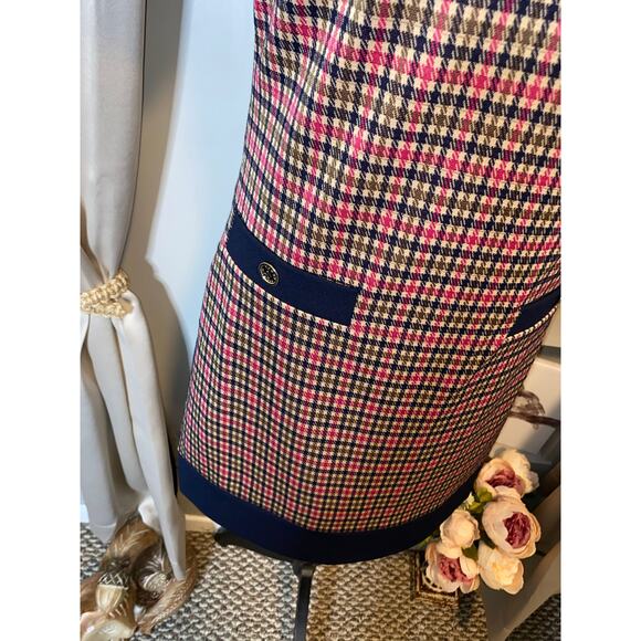 Tommy Hilfiger EUC size 2 Crewneck Short Sleeves Pull On Zip Back Shift Dress - Picture 4 of 12